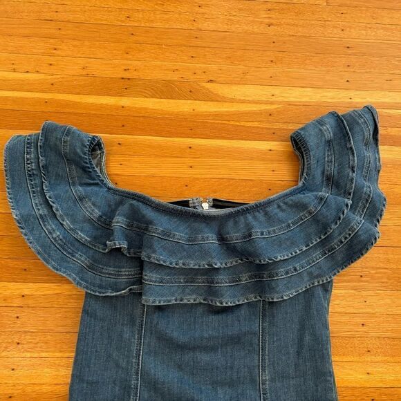 Guess Rosaleeah Chambray blue denim off the shoulder ruffle mini dress NWT - Picture 3 of 5